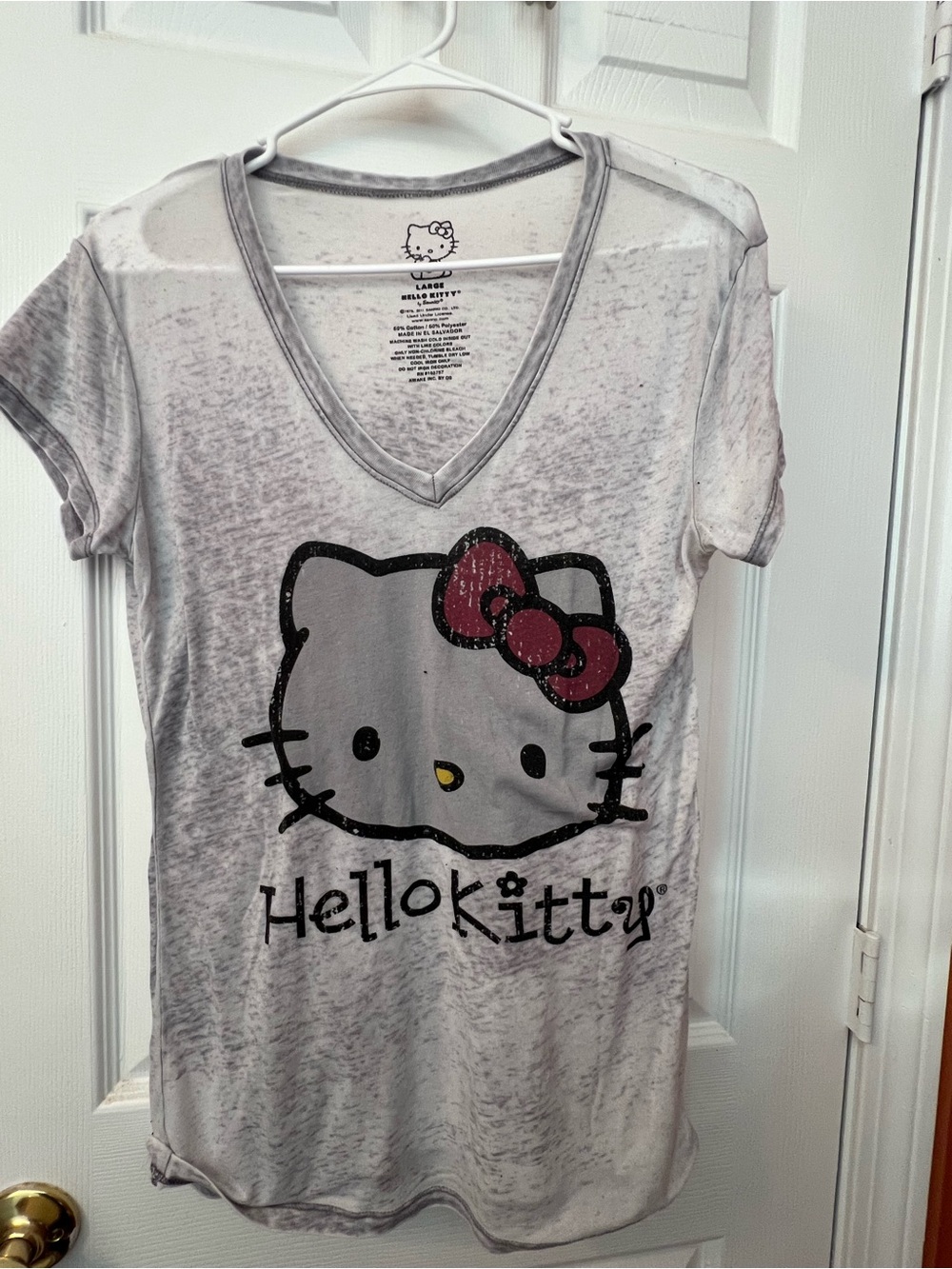 Hello Kitty Graphic V-Neck Tee - Grayish White with Red Bow